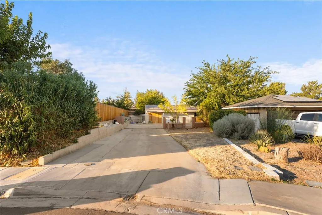 16092 Lakewood Place, Victorville, California 92395 — photo 5