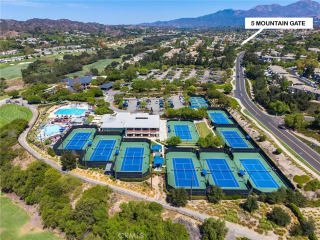 Club facility and amenities nearby