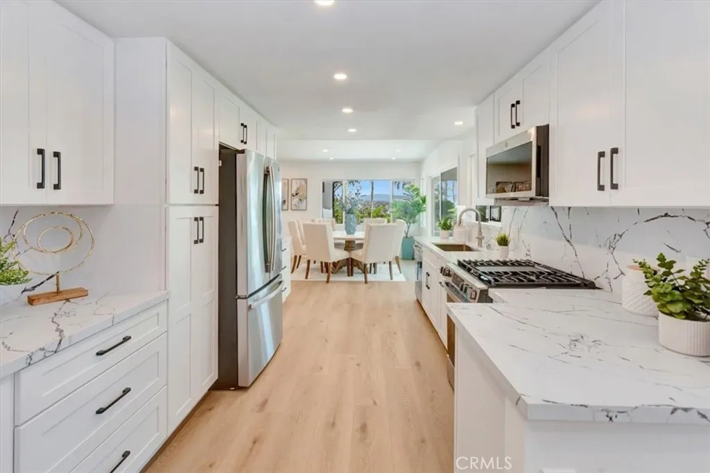 QUARTS COUNTERS AND SOFT CLOSING CABINETS AND DRAWERS