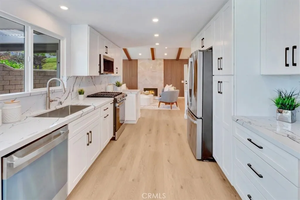 All Stainless Steel Appliances ARE INCLUDED !! Washer and Dryer included too