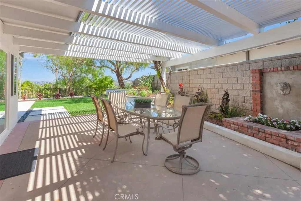 Covered Patio on the side area, just off the kitchen