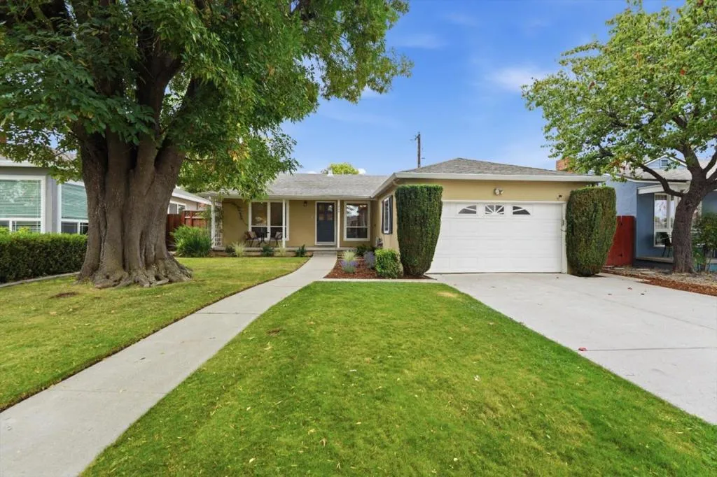 553 N Baywood Ave
