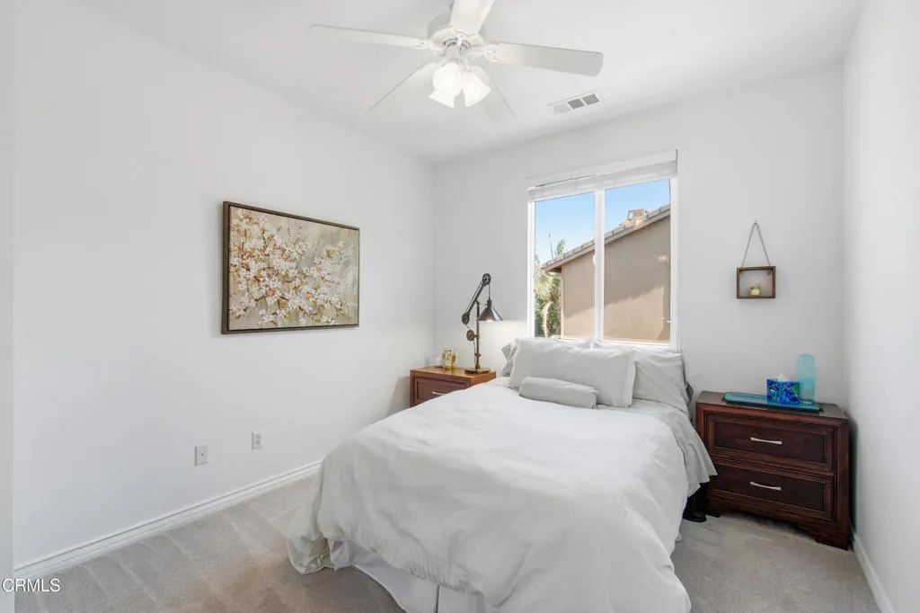 38_bedroom