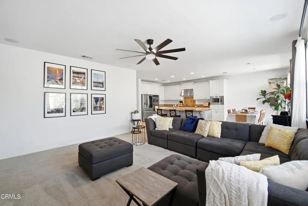 26_family room