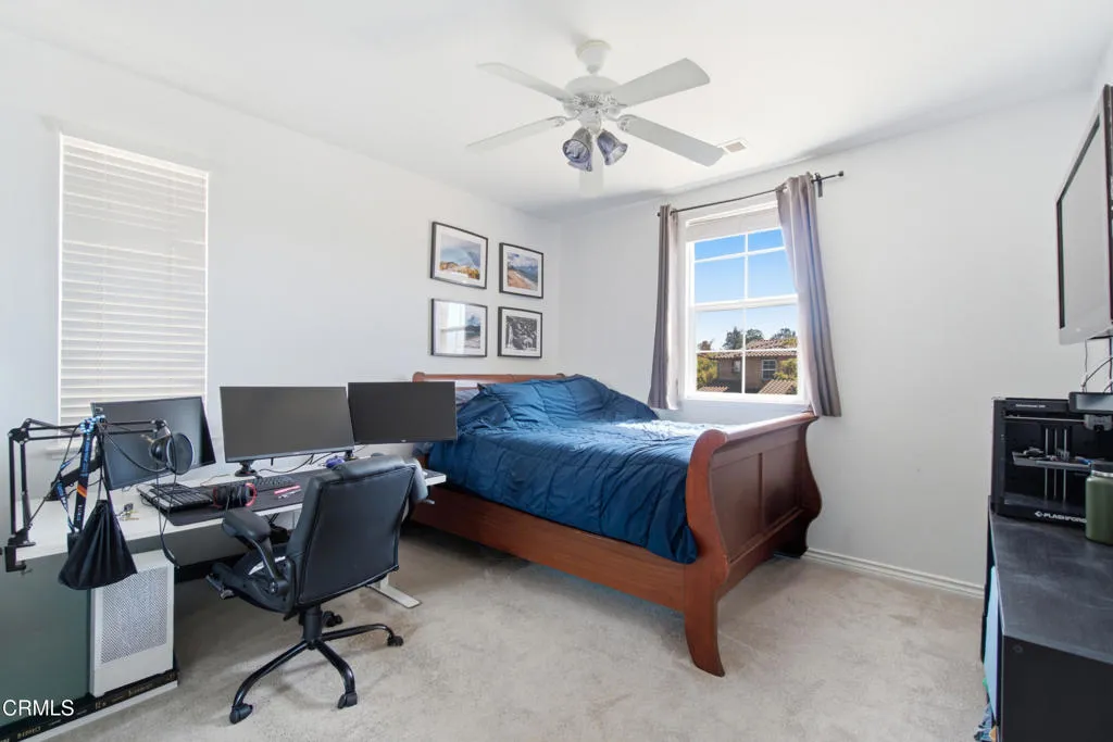 34_bedroom
