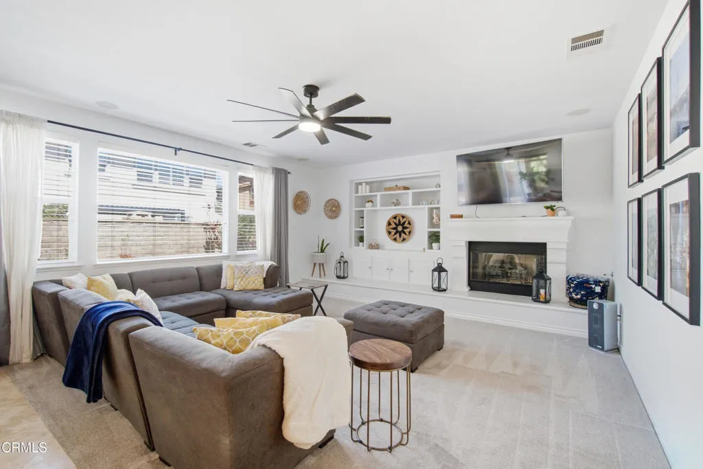 24_family room