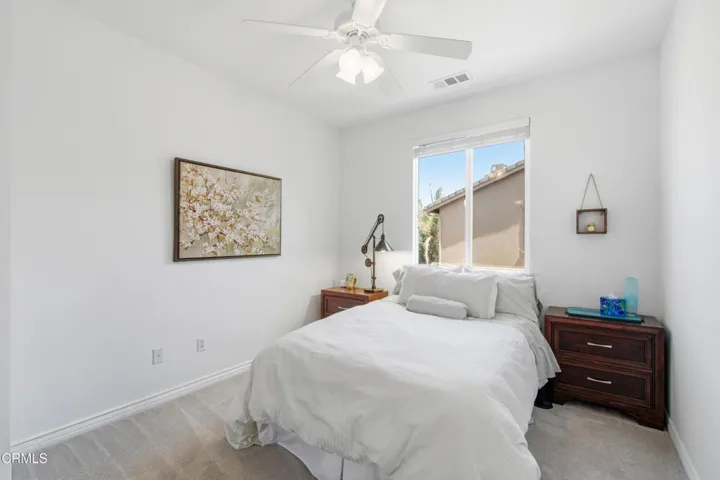 38_bedroom
