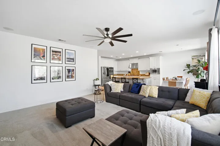 26_family room