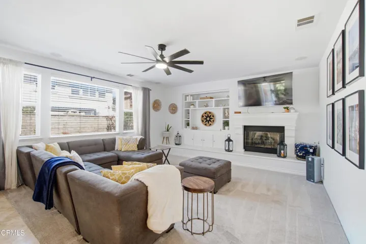 24_family room