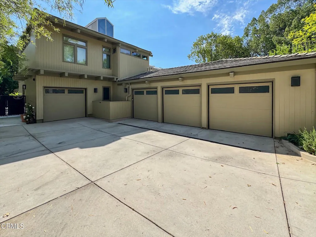 Garage1 (1) Garage1 (1)