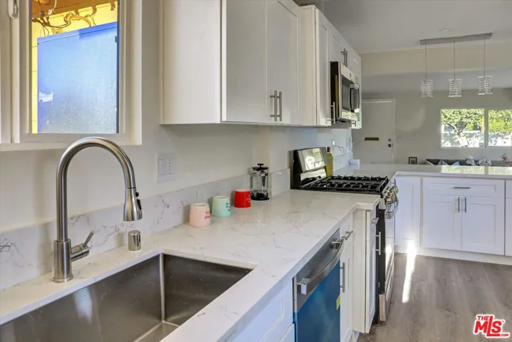 624 W Beach Avenue, Inglewood, California 90302 — photo 5