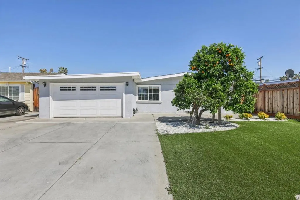 1370 Cathay Dr