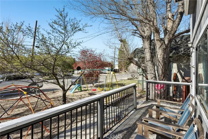 105 E Meadow Lane, Big Bear City, California 92314 — photo 4