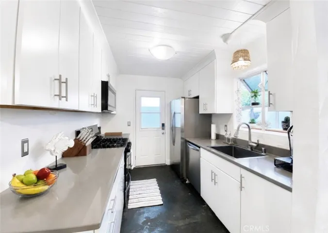 332 Lugonia Street, Newport Beach, California 92663 — photo 5