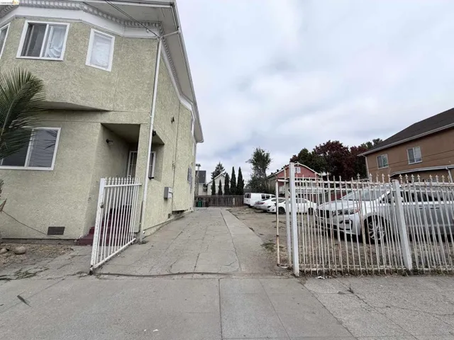 890 31st St, Oakland, California 94608 — photo 4