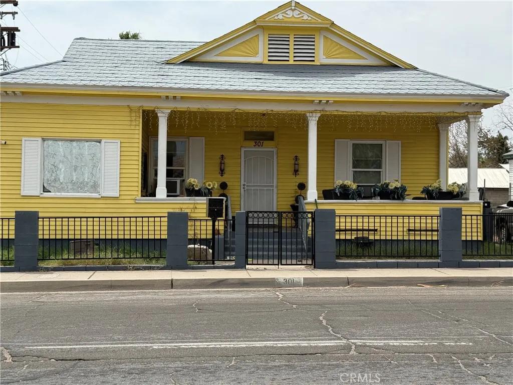 301 W Broadway