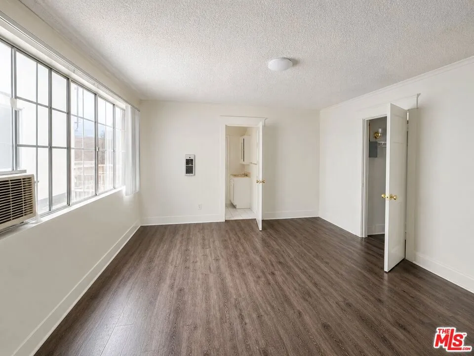 1238 W Adams Blvd