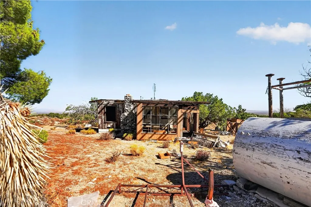 23503-e-ave-z-llano-ca-93544-cabin-side-view.jpg 23503-e-ave-z-llano-ca-93544-cabin-side-view.jpg