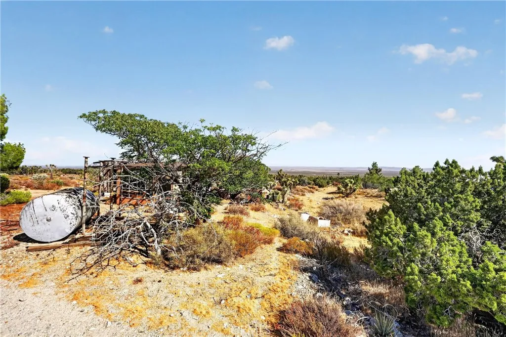 23503-e-ave-z-llano-ca-93544-aerial-side-cabin-and-land.jpg 23503-e-ave-z-llano-ca-93544-aerial-side-cabin-and-land.jpg