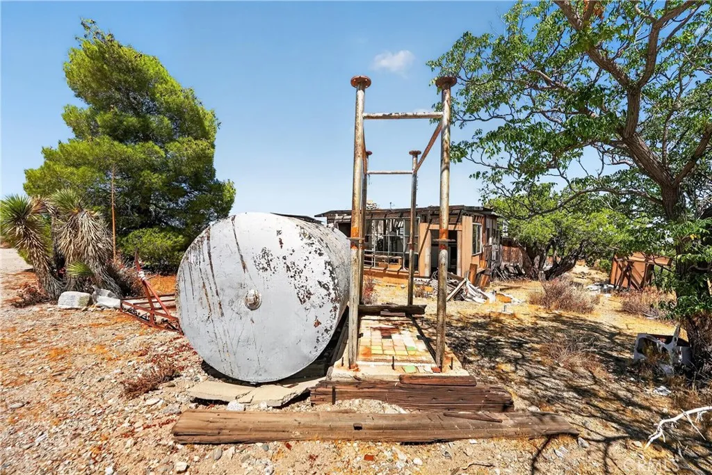 23503-e-ave-z-llano-ca-93544-water-tank.jpg 23503-e-ave-z-llano-ca-93544-water-tank.jpg