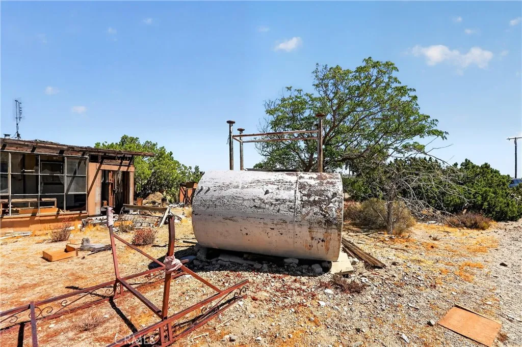 23503-e-ave-z-llano-ca-93544-property-water-tank.jpg 23503-e-ave-z-llano-ca-93544-property-water-tank.jpg
