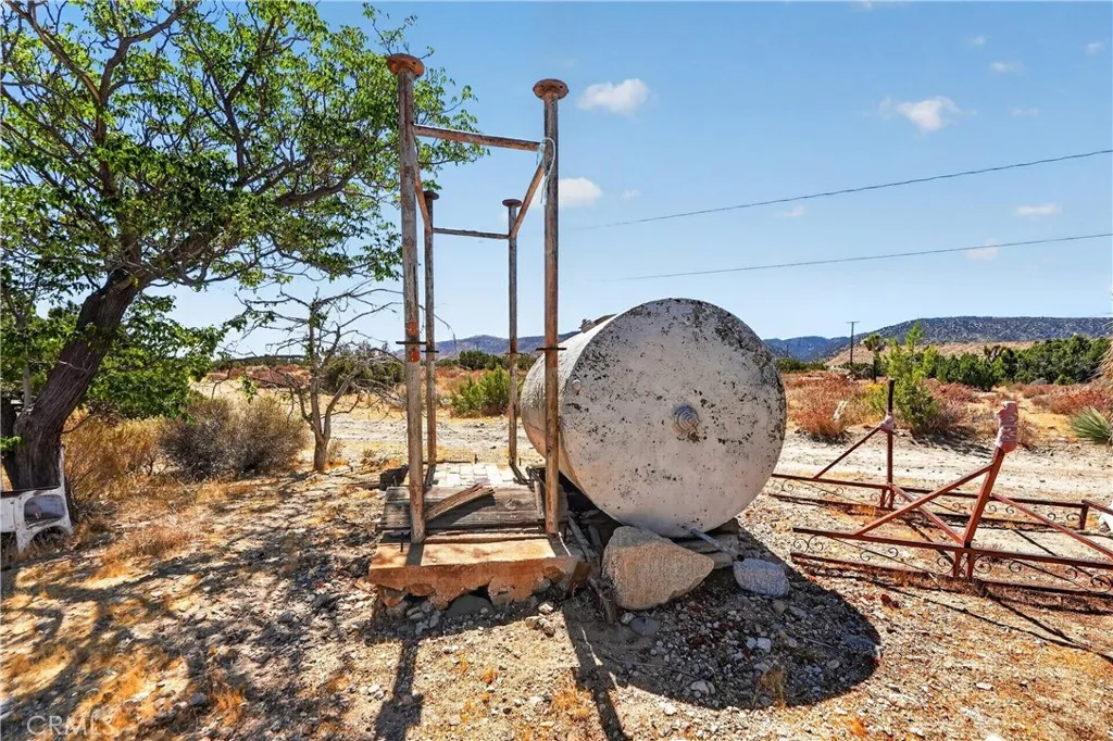 23503-e-ave-z-llano-ca-93544-water-storage-tank.jpg 23503-e-ave-z-llano-ca-93544-water-storage-tank.jpg