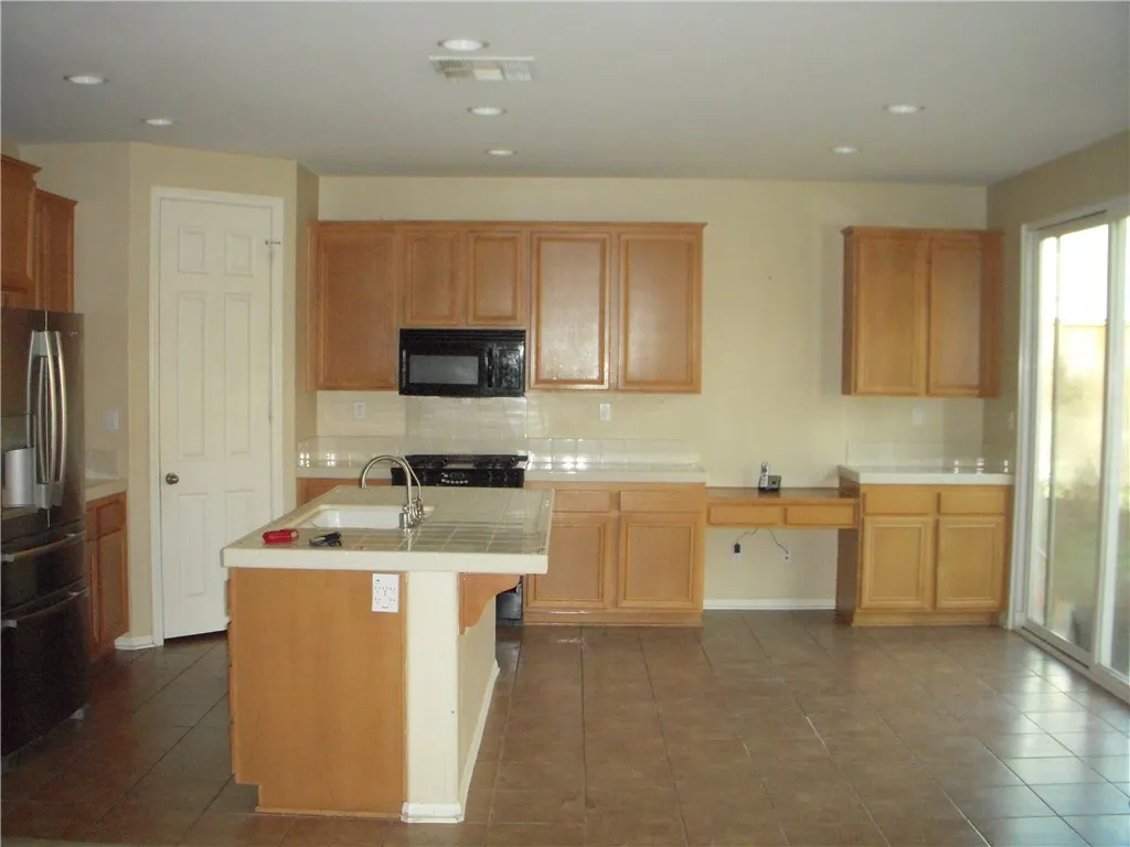 3046 Caper Bush Ct, Hemet, California 92545 — photo 4