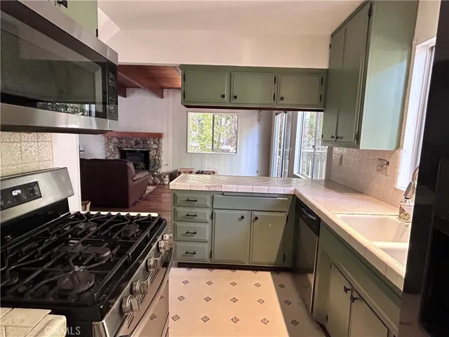 378 Grass Valley, Lake Arrowhead, California 92352 — photo 5