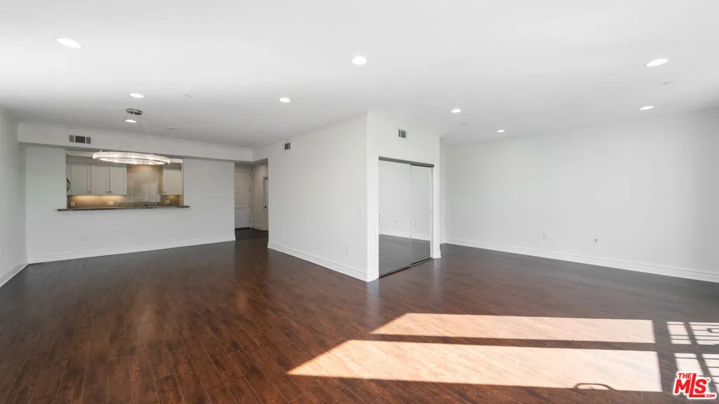 1050 Holt Avenue 403, Los Angeles, California 90035 — photo 4