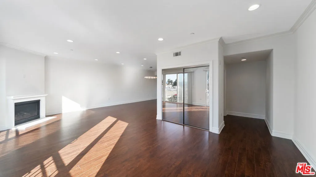 1050 Holt Avenue 403, Los Angeles, California 90035 — photo 5