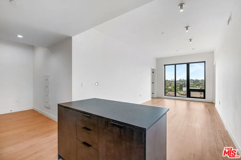 10700 Tabor Street 522, Los Angeles, California 90034 — photo 4