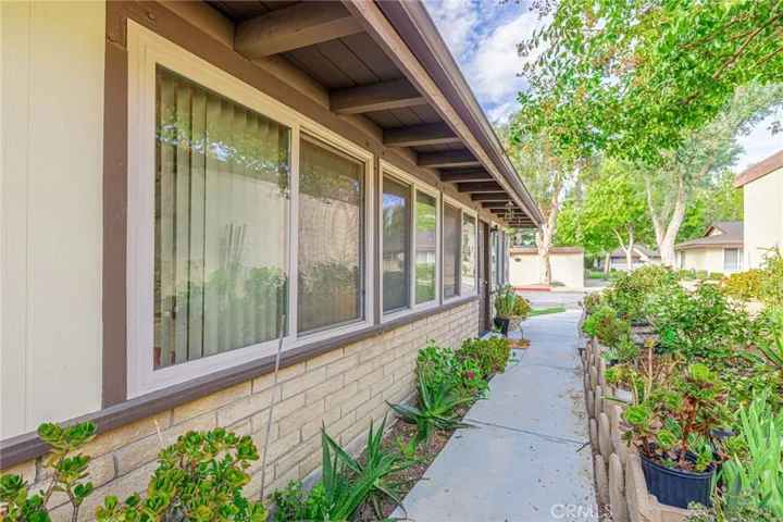 26337 Oak Highland Drive A, Newhall, California 91321 — photo 4