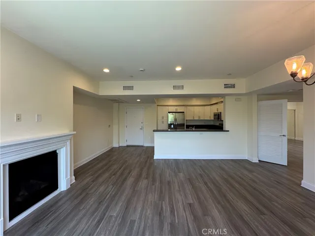 14934 Burbank Boulevard 304, Sherman Oaks, California 91411 — photo 5