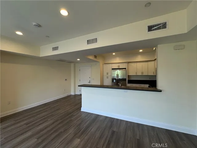 14934 Burbank Boulevard 304, Sherman Oaks, California 91411 — photo 4