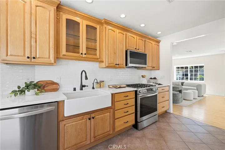 17621 Collins Street, Encino, California 91316 — photo 5