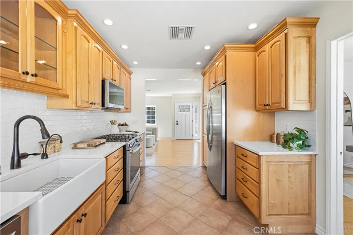 17621 Collins Street, Encino, California 91316 — photo 4