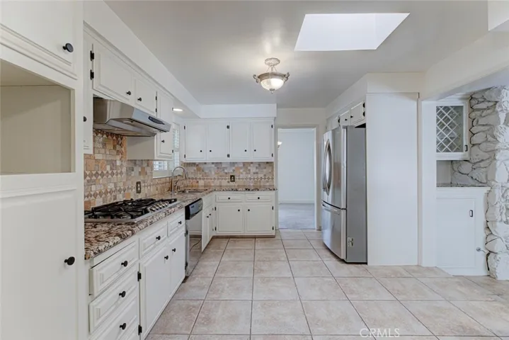 1954 Bel Aire, Glendale, California 91201 — photo 4