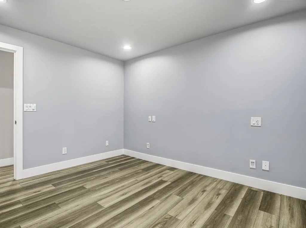 Many outlets with Chargers in bedrooms. Many outlets with Chargers in bedrooms.