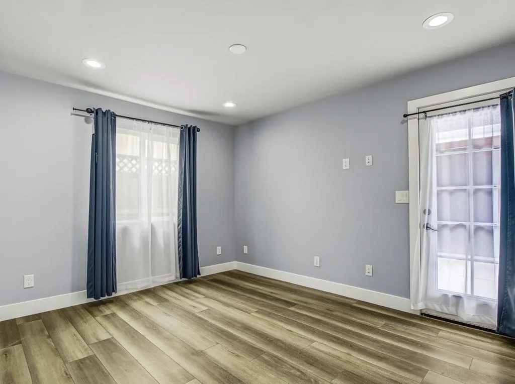 Lovely decor with recess lighting in ceiling. Lovely decor with recess lighting in ceiling.