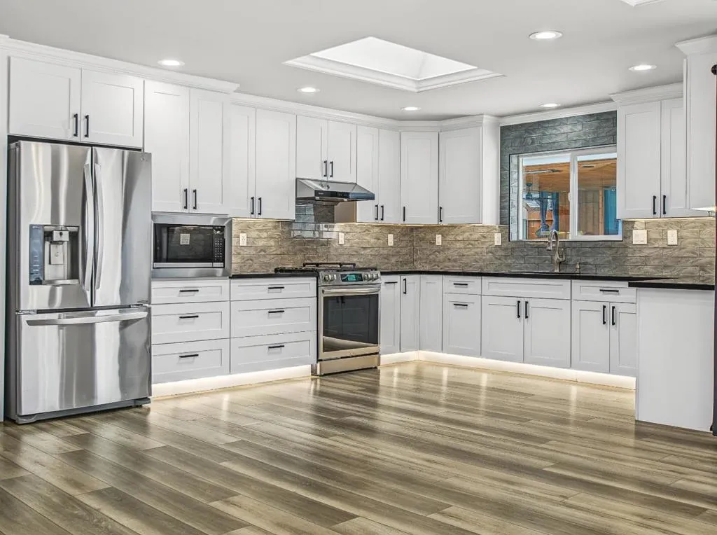 Gorgeous Kitchen with Recess lighting on ceiling, top and bottom of cabinets. Natural light-Skylight Gorgeous Kitchen with Recess lighting on ceiling, top and bottom of cabinets. Natural light-Skylight