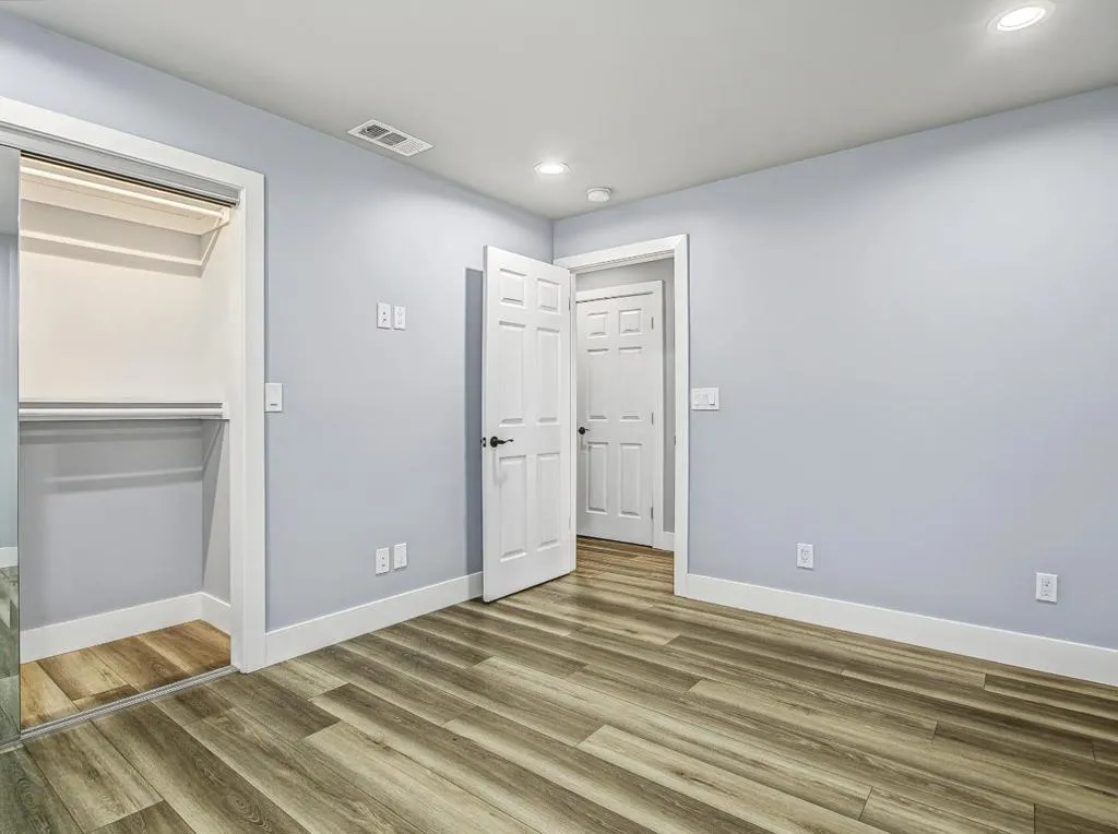 Relaxing, Clean and refreshing paint colors thruout this home. Relaxing, Clean and refreshing paint colors thruout this home.