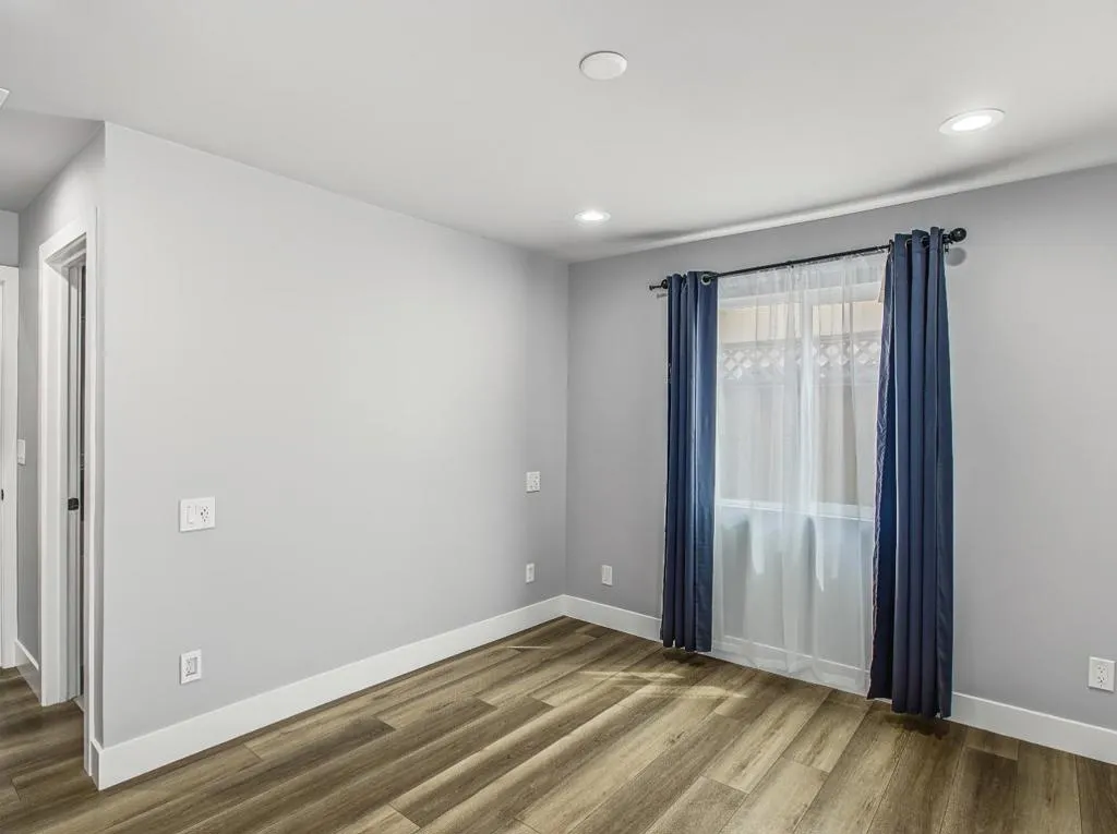 New Beutiful Flooring throughout this home. New Beutiful Flooring throughout this home.
