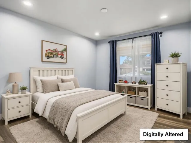 Nice Large windows in bedrooms lets in lots of lights.