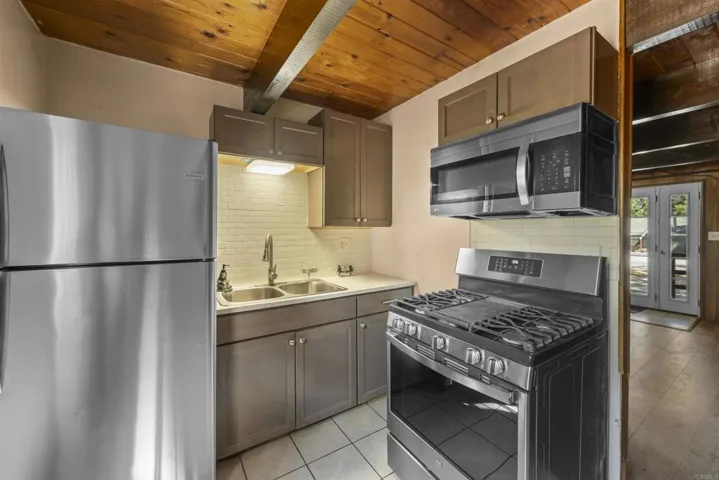 624 Elysian Boulevard, Big Bear City, California 92314 — photo 5