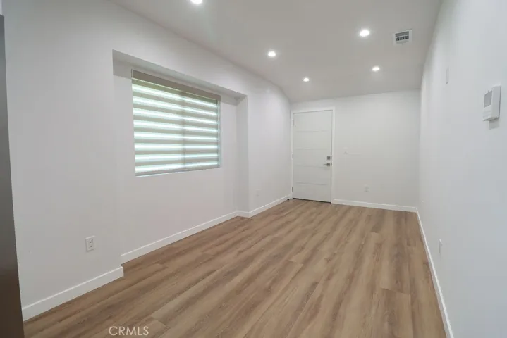 6928 1/2 Enfield, Reseda, California 91335 — photo 5