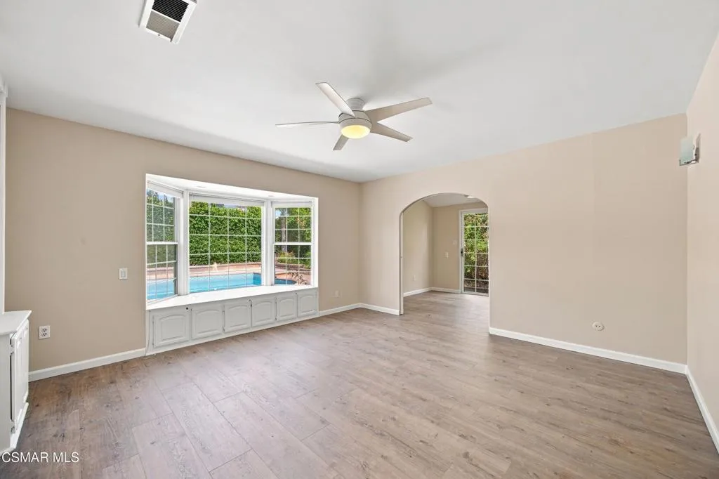 273 Locust Avenue, Oak Park, California 91377 — photo 5