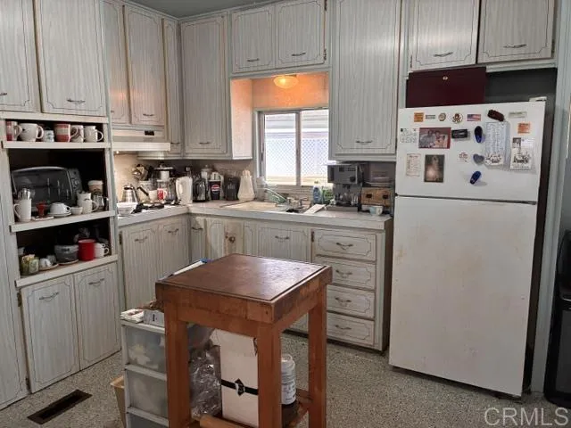 245 W Bobier Drive 72, Vista, California 92083 — photo 4