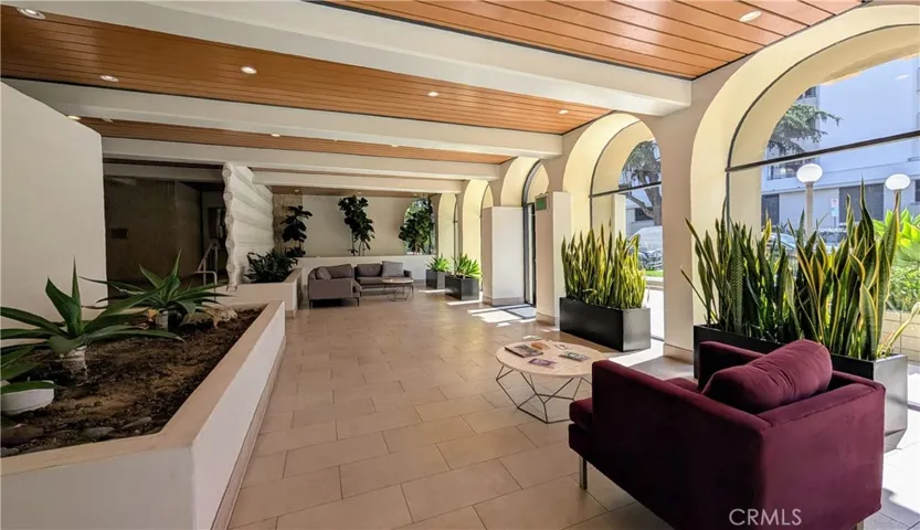 Building lobby - view 2