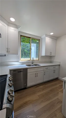 Ample counter and cabinet space