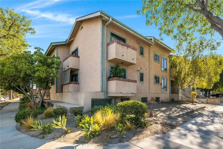 4000 W Victory Boulevard 204, Burbank, California 91505 — photo 4